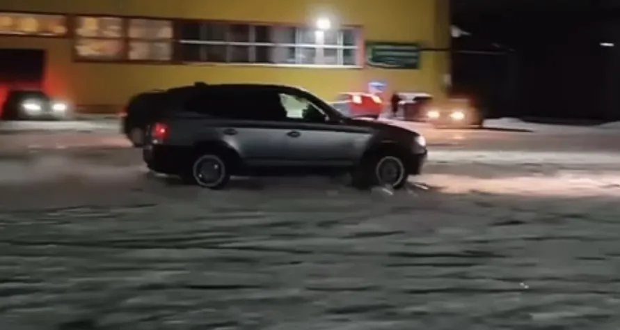 Дрифт на парковці житомирського ТЦ: поліція виписала штрафи любителям заносів