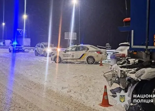 Під Коростишевом фура протаранила джип з дітьми