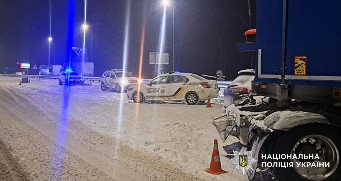 Під Коростишевом фура протаранила джип з дітьми