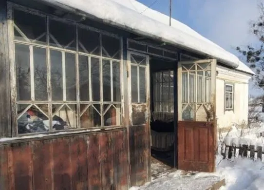 На Житомирщині чоловік з ножовим пораненням тиждень помирав вдома, не звернувшись по допомогу