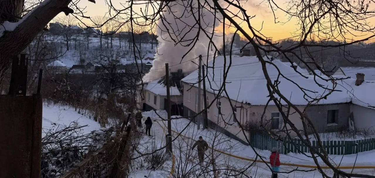 Замкнуло лічильник: у Житомирі ледь не згорів приватний сектор