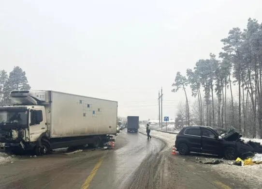 На Житомирщині зіткнення позашляховика та вантажівки закінчилося смертю водія