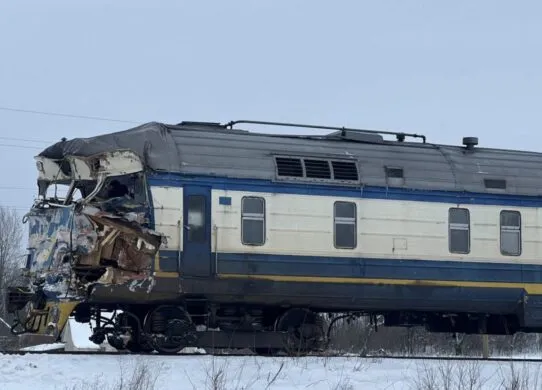 На Житомирщині вантажівка DAF протаранила поїзд