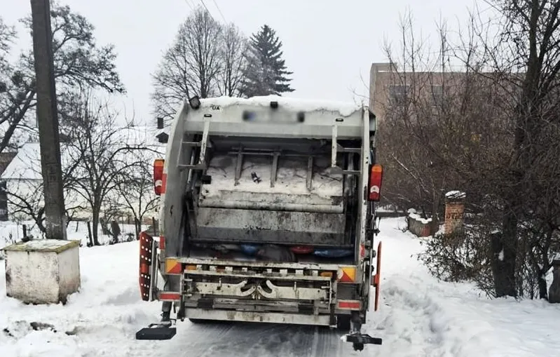 На Житомирщині сміттєвоз переїхав пенсіонерку