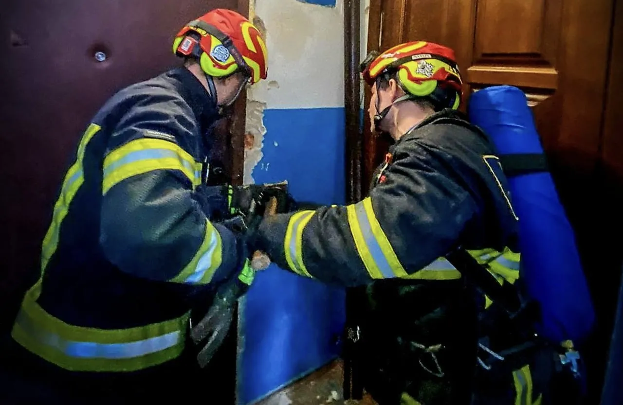 У Житомирі рятувальники штурмували квартиру, щоб дістатися до двох жінок