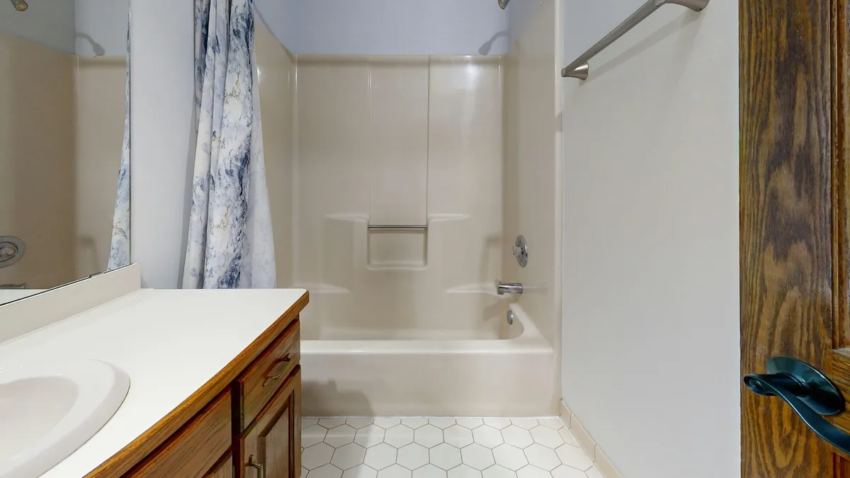 Sant-Market.ua — интернет-магазин сантехники, плитки и ламината для ремонта в одном салоне