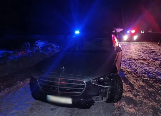 Mercedes збив пішохода на неосвітленій трасі Житомирщини