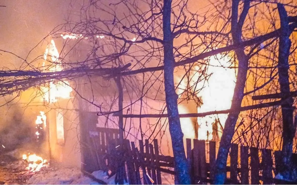 Пожежа на Житомирщині: жінка та мала дитина госпіталізовані з опіками та отруєнням