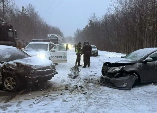 Під Житомиром не розминулися дві автівки: є постраждалі