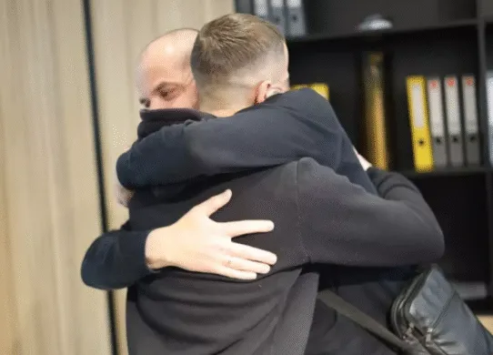 Син донора з Житомира зустрівся з трьома людьми, яких врятував його батько