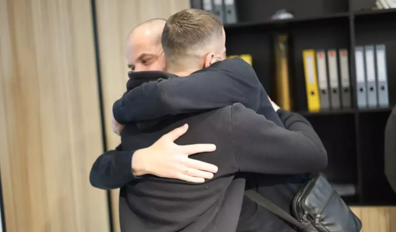 Син донора з Житомира зустрівся з трьома людьми, яких врятував його батько