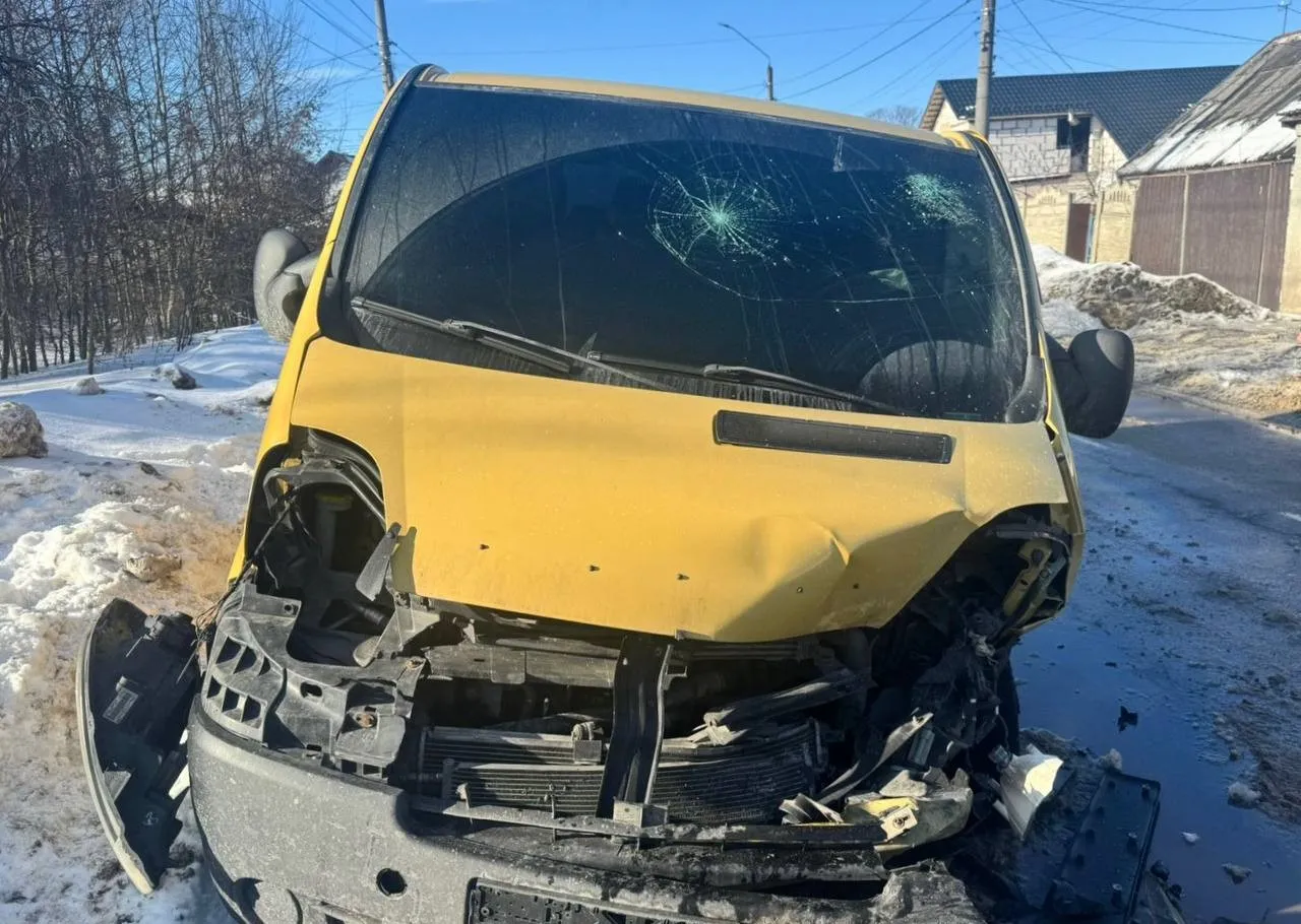 У Житомирі внаслідок ДТП з мікроавтобусом постраждала жінка: деталі