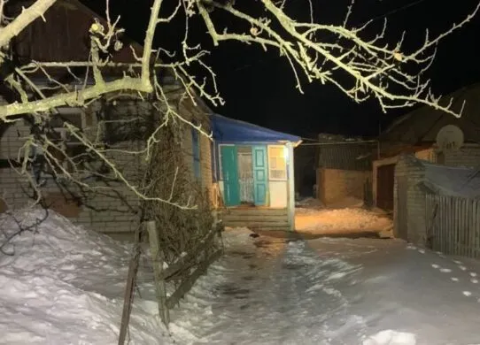 На Житомирщині рецидивіст ледь не вбив односельця, поки той спав