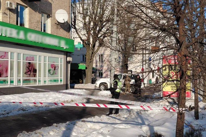 У Житомирі знайшли "підозрілу" сумку і перекрили рух: те, що там було, всіх здивувало