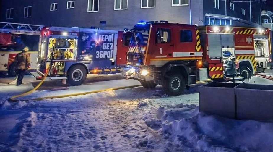 На Житомирщині гасили пожежу на підприємстві