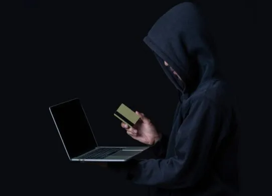 19-річний житомирянин вкрав 200 тисяч з карток українців через "виплати від держави"