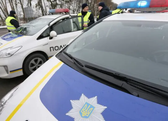 У Бердичеві неадекватний водій збив поліцейського та влаштував перегони з дітьми в салоні