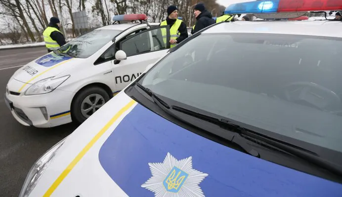 У Бердичеві неадекватний водій збив поліцейського та влаштував перегони з дітьми в салоні