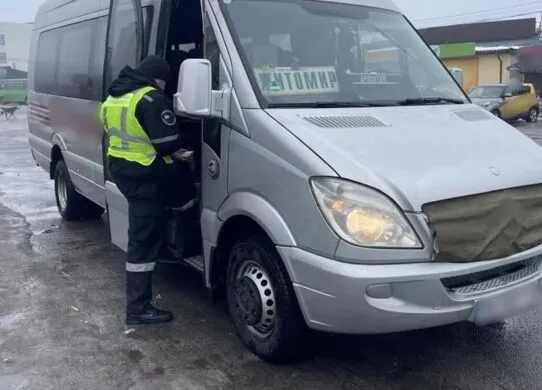 На Житомирщині водій маршрутки відмовився везти ветерана безкоштовно і поплатився
