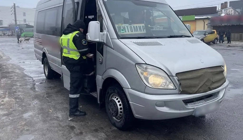 На Житомирщині водій маршрутки відмовився везти ветерана безкоштовно і поплатився