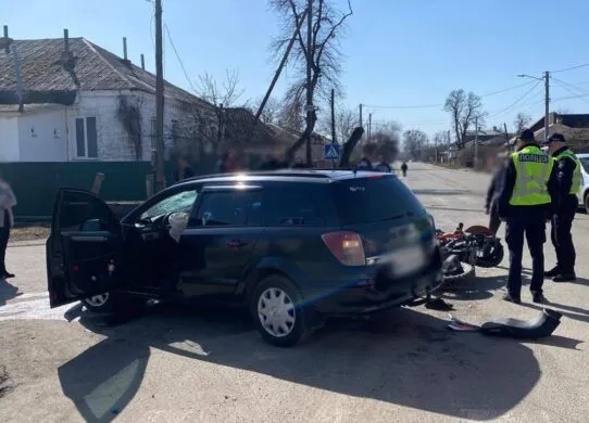 На Житомирщині мотоцикліст потрапив до лікарні після ДТП