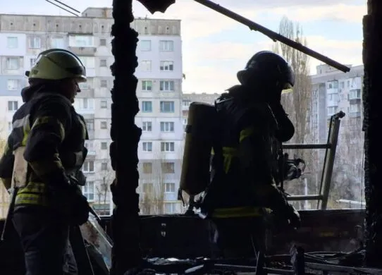 Пожежа у Житомирі: рятувальники гасили квартиру в багатоповерхівці