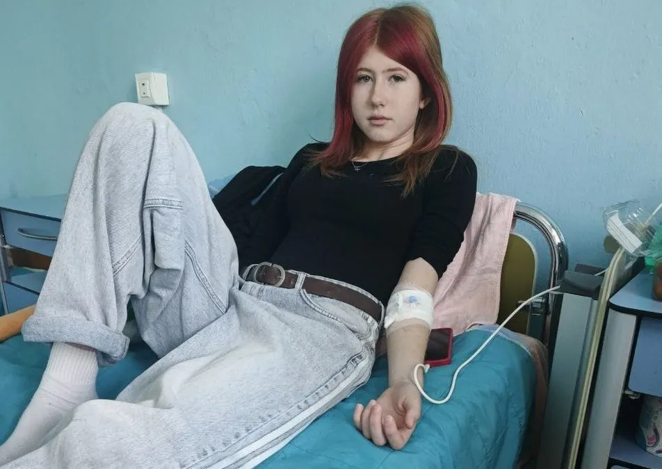 14-річній дівчинці, яку побили підлітки у Житомирі, тепер погрожують розправою