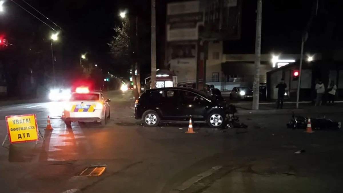 Двоє підлітків у лікарні: у Житомирі мотоцикл зіткнувся з Peugeot