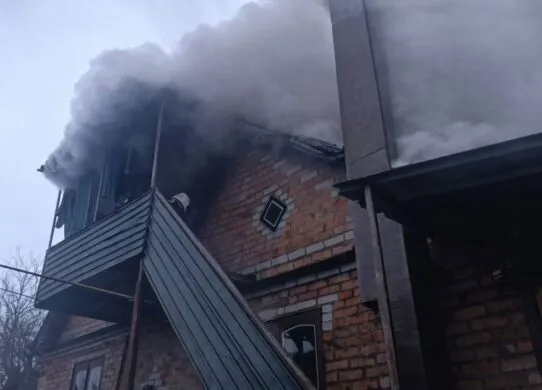 У Житомирському районі спалахнула пожежа: причини з'ясовують