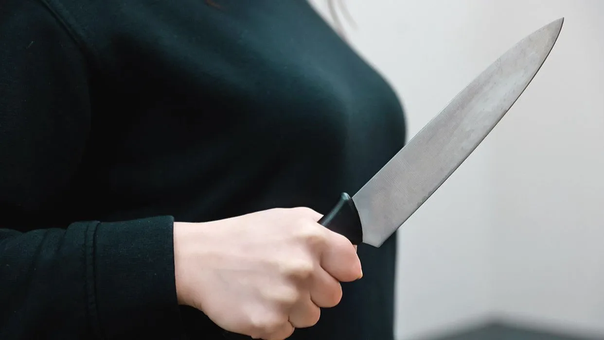 Різанина на ринку в Житомирі: п'яна жінка напала з ножем на знайомого