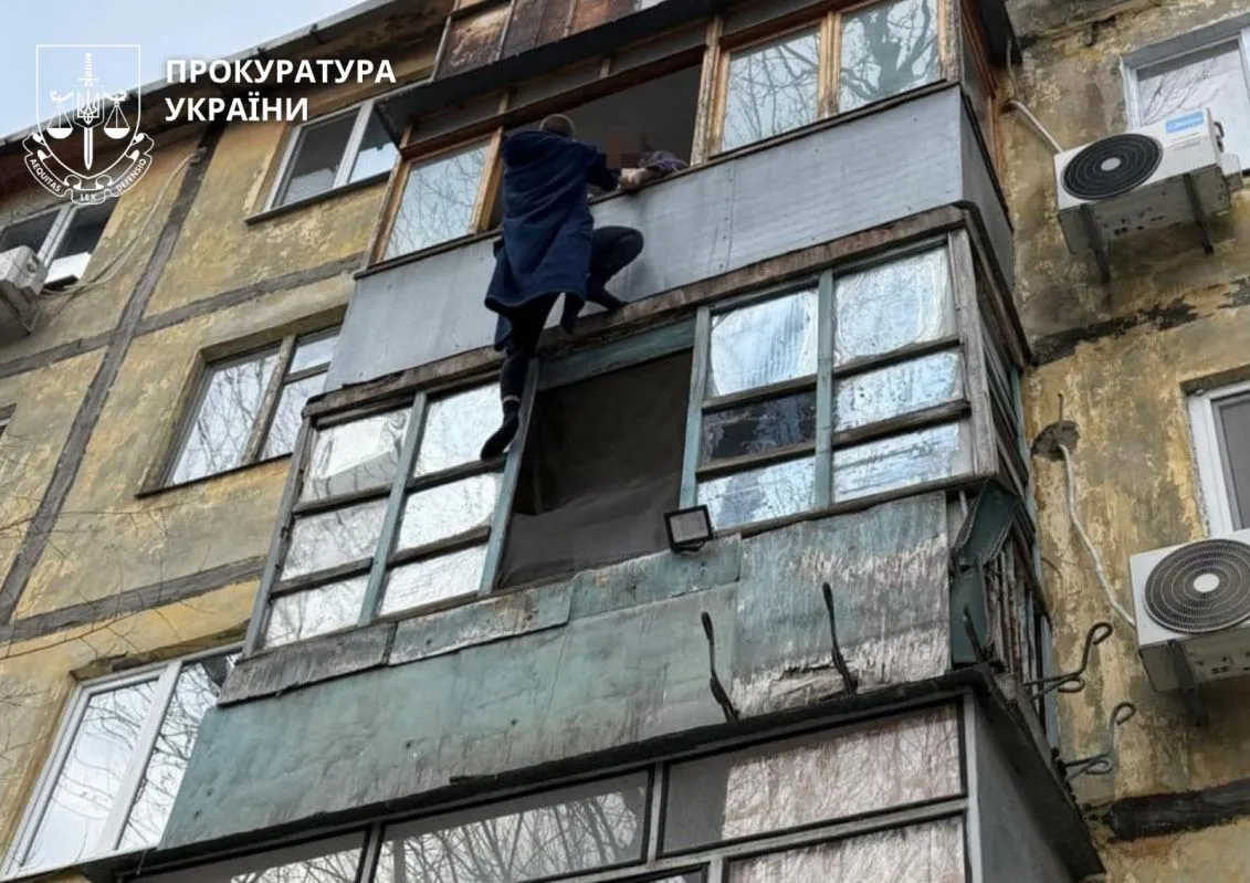 Елітні авто та фейкові посвідчення: на Житомирщині викрили схему вивезення дезертирів