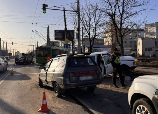 У Житомирі сталася жахлива автотроща за участі трьох авто: є постраждалі