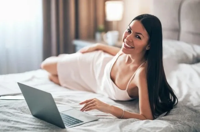 Як створити бездоганний образ з атласною нічною сорочкою: поради для сучасних українок