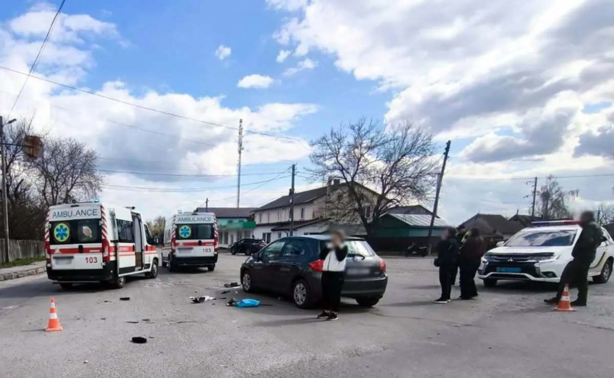 На Звягельщині розслідують аварію, у якій постраждали мотоцикліст та пасажирка