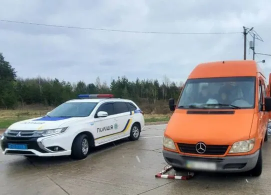 На трасах Житомирщини викрили нові схеми переправлення чоловіків за кордон