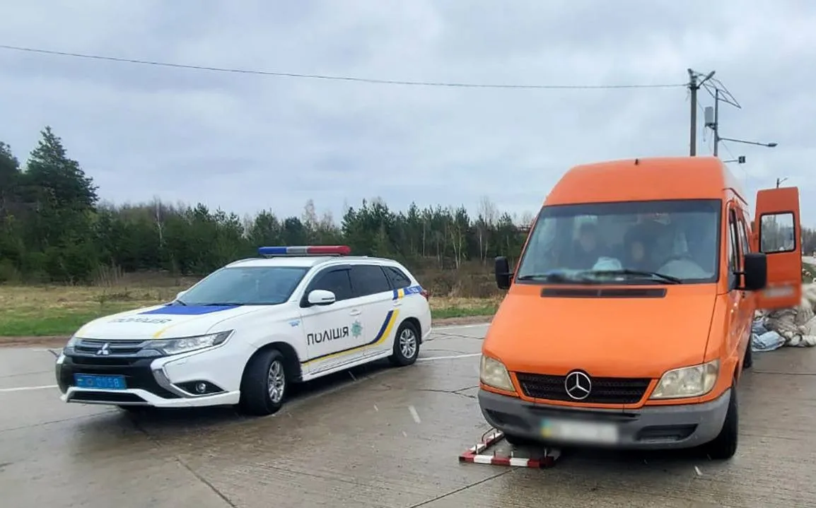 На трасах Житомирщини викрили нові схеми переправлення чоловіків за кордон