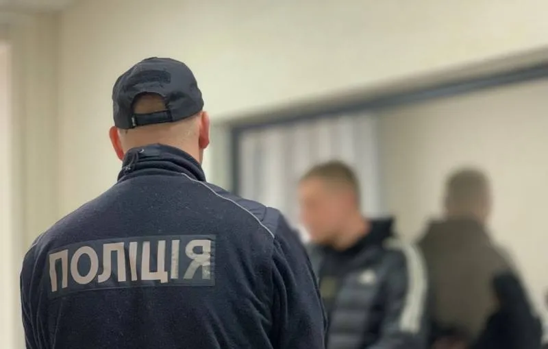 Б’є людей та нищить дерева: 27-річному житомирянину оголосили підозру за низку злочинів