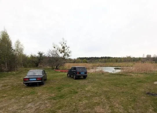 На Житомирщині рибалку вбили та закопали в лісі через автівку