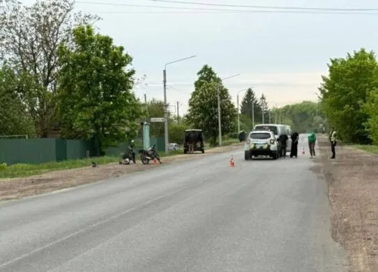 Двоє дітей у лікарні: у Коростені 14-річний мотоцикліст влетів у автомобіль