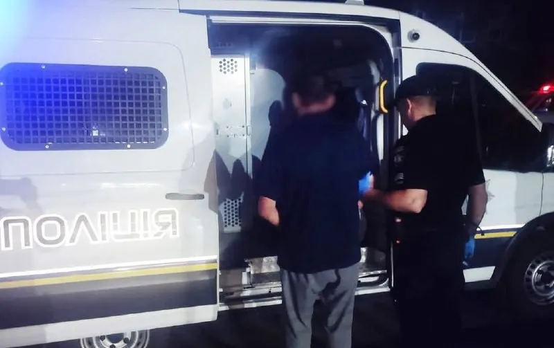 У Житомирі перехожий зірвав із хлопця ланцюжок за 60 тисяч
