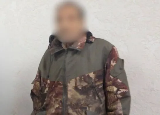 Понад 90 ударів ножем та табуреткою: у Житомирі пенсіонера засудили за жорстоке вбивство сусіда