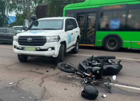 У Житомирі внаслідок аварії постраждав мотоцикліст