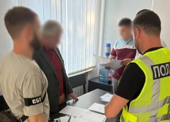 Вимагав гроші за інвалідність: гендиректор лікарні на Житомирщині погорів на хабарі від військового