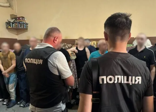 У Житомирі кримінальні авторитети вимагали гроші з дружини в'язня