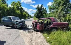 Поліція розслідує аварію на Житомирщині, у якій постраждали троє людей