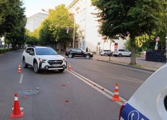 У Житомирі легковик збив 60-річного чоловіка: потерпілого забрала швидка