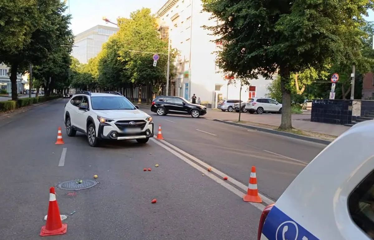 У Житомирі легковик збив 60-річного чоловіка: потерпілого забрала швидка