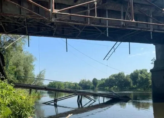 У Коростишеві обвалився міст через Тетерів - рух повністю перекрили