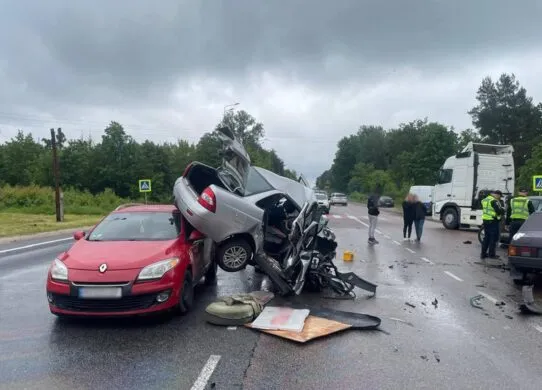 Поліція розслідує масштабну аварію з постраждалими у Житомирському районі