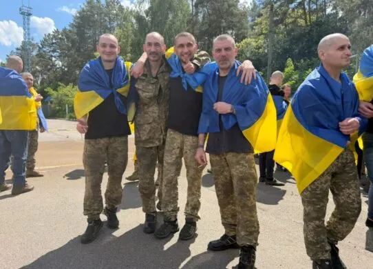 Житомирщина зустрічає чотирьох військових, яких повернули з полону